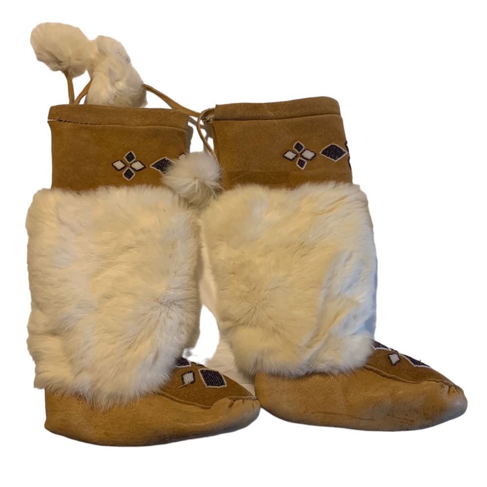 Inuit Kamiks. Size 7. Beads, pompoms, handmade, suede, rabbit